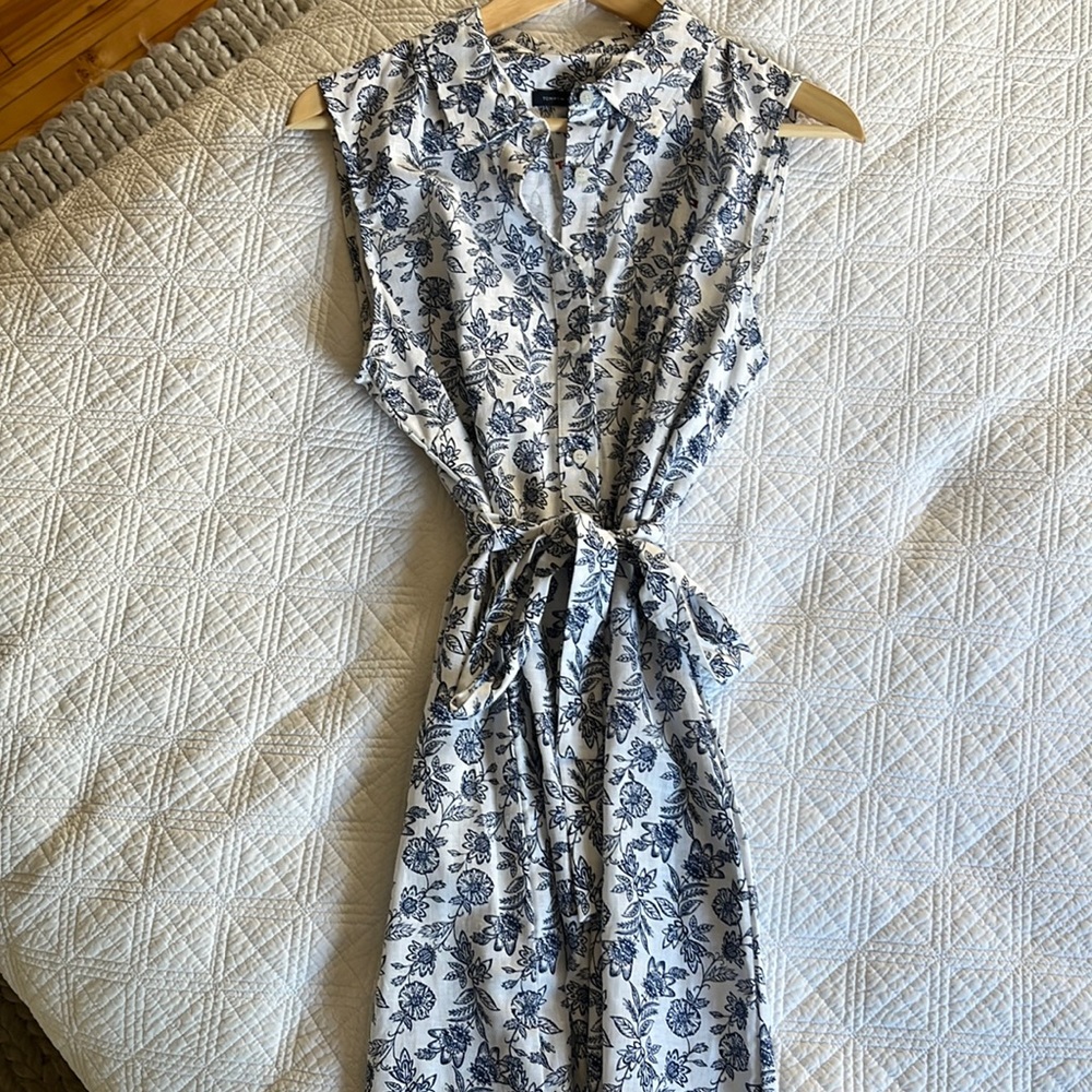 Italian Riviera inspired sleeveless button up cotton dress